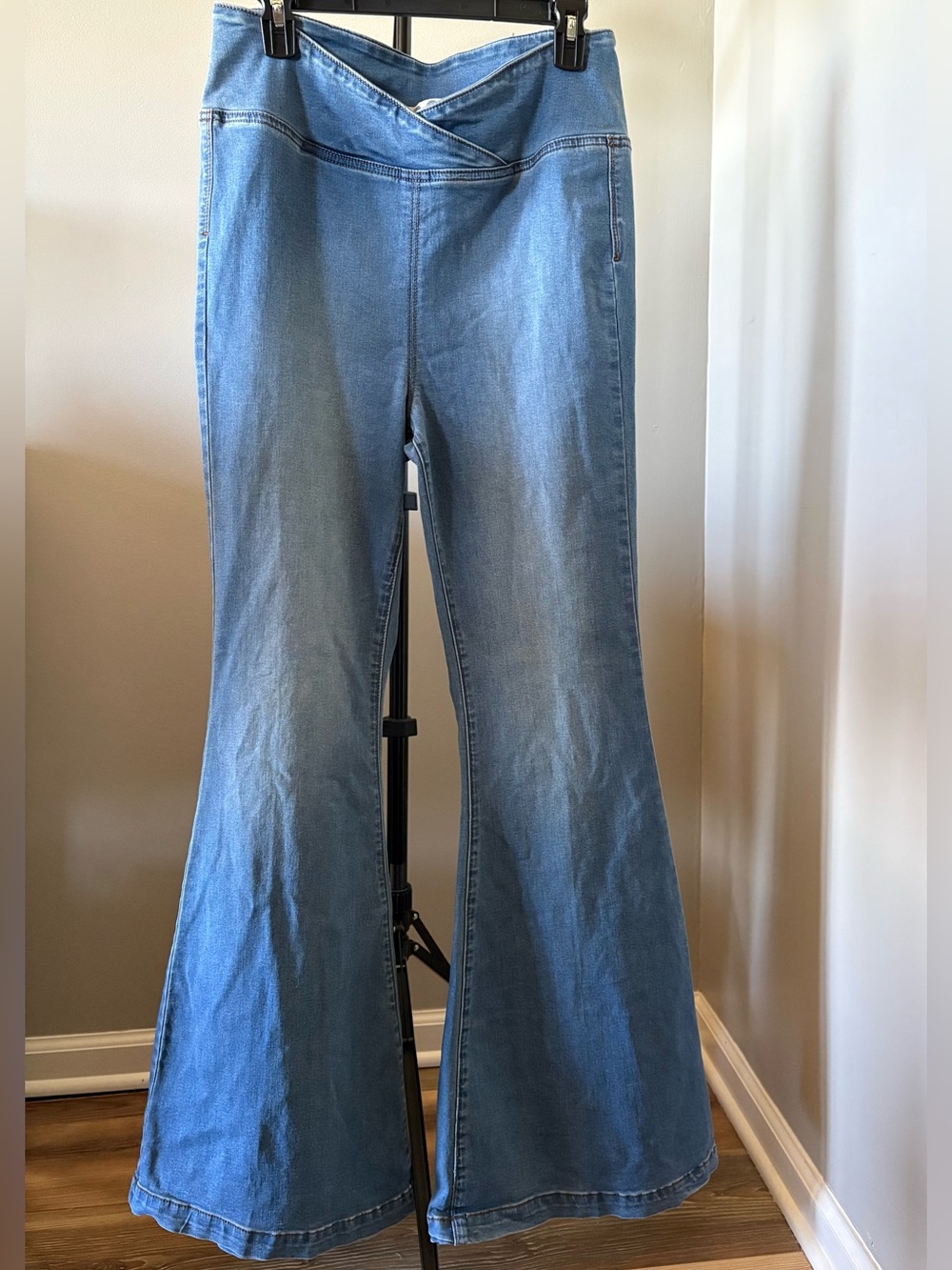 We The Free Size 30 Light Blue Flared Women’s Jeans